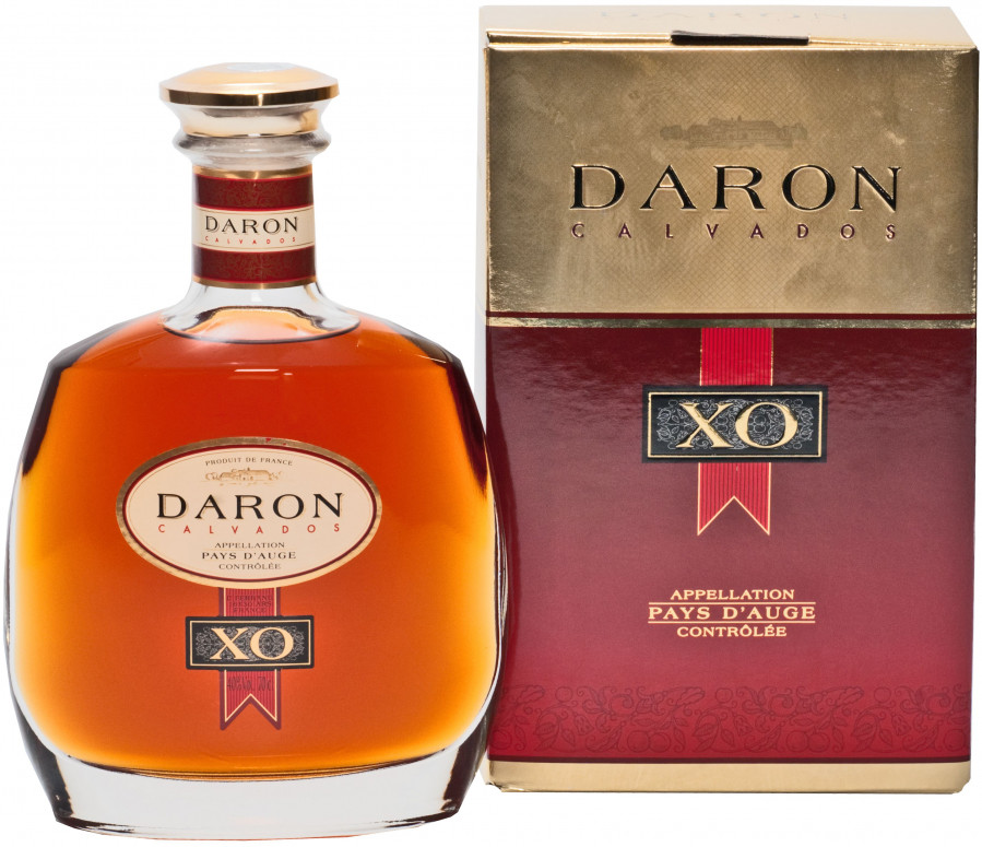Кальвадос «Calvados Pays d'Auge Daron XO» в подарочной упаковке